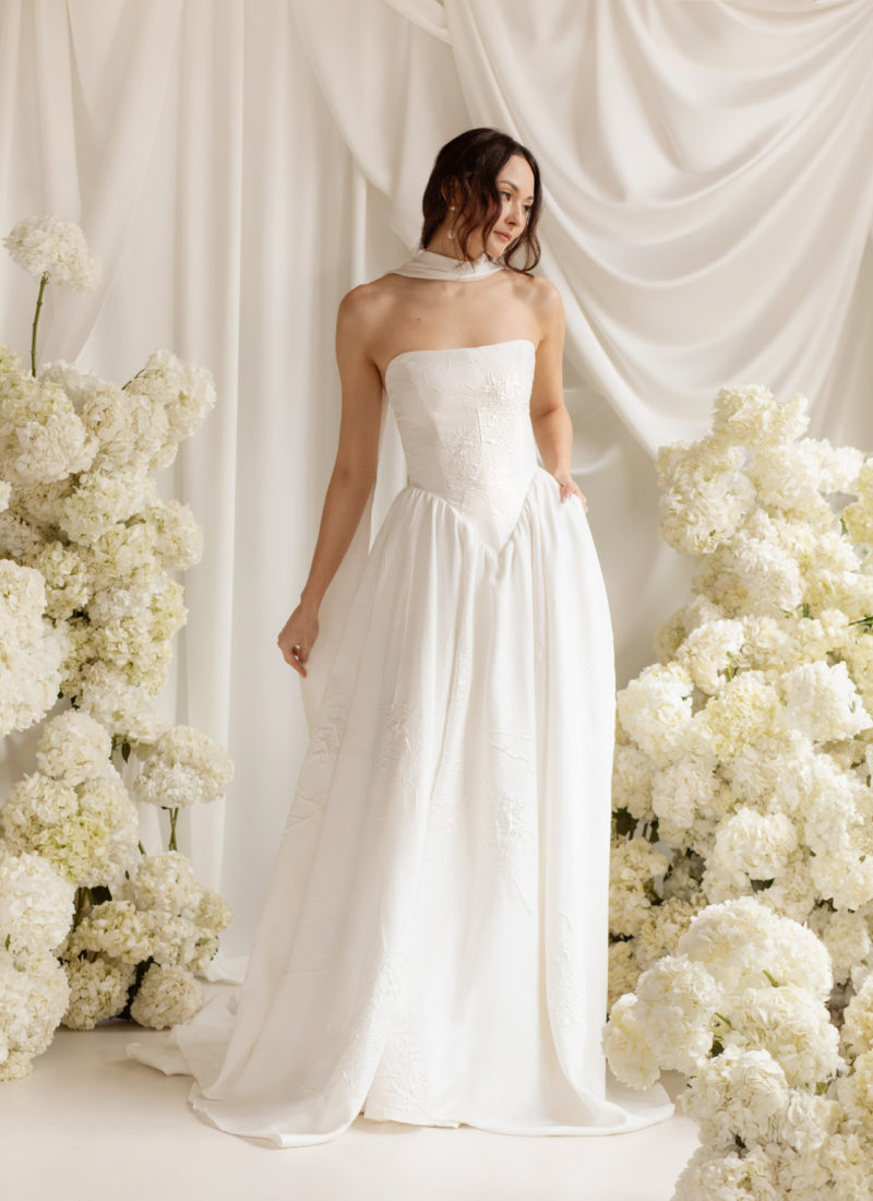 Modern basque waist jacquard wedding dress