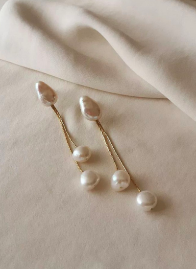 Modern Pearl bridal earrings by Maison Sabben